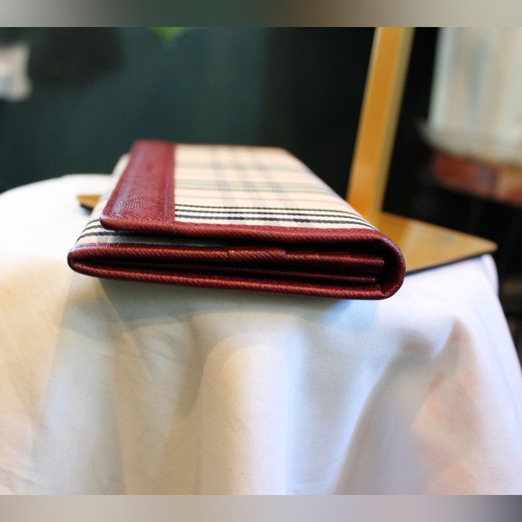 Burberry Check Continental Wallet - Picture 5 of 12